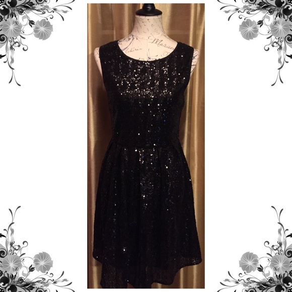 ISSI Dresses & Skirts - Little Black Sequence Dress